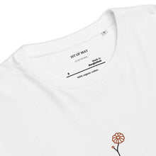 Lataa kuva Galleria-katseluun, T-Paita kukkakuviolla - useita värejä